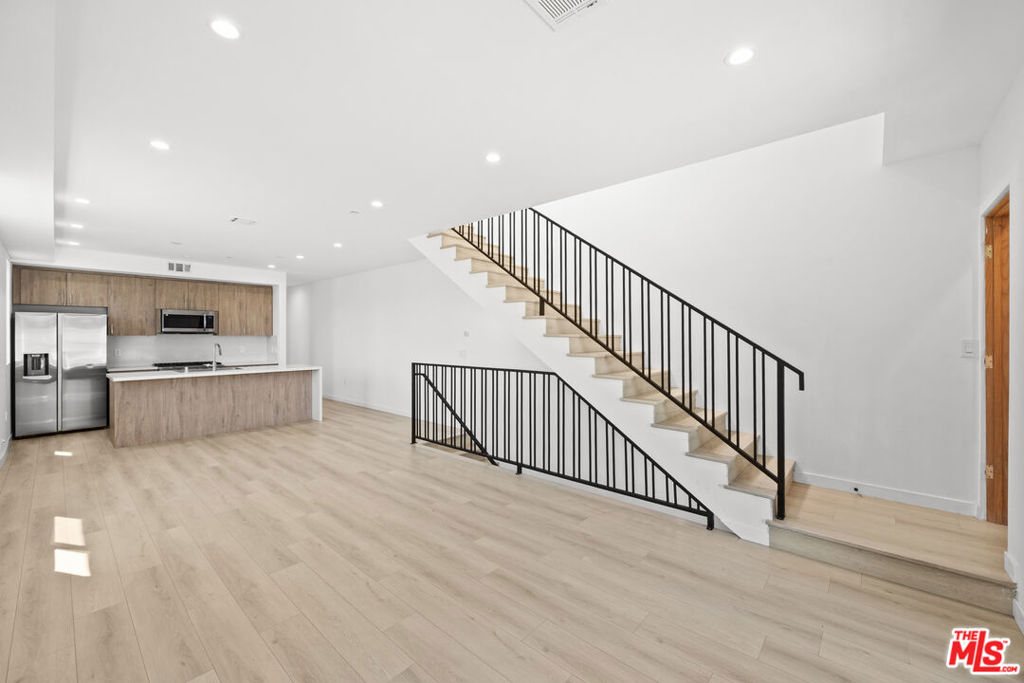 2123 S Cloverdale Avenue #1