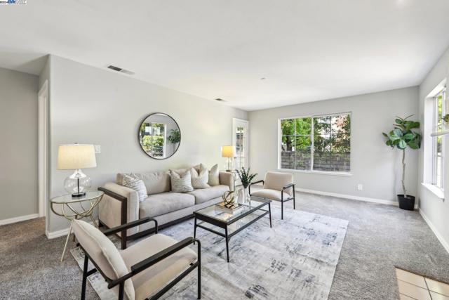 Image 4 of 40 For 22530 3rd St  107