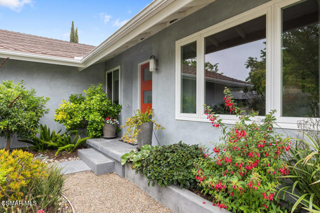 464 W Avenida De Las Flores, Thousand Oaks CA: https://media.crmls.org/mediaz/79077c1e-53e9-4ce6-8ef2-f21d287d65fb.jpg