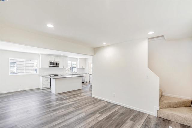 24576 Oneil Ave, Hayward CA: https://media.crmls.org/mediaz/790872a6-f296-4891-bf40-0790d4b35679.jpg
