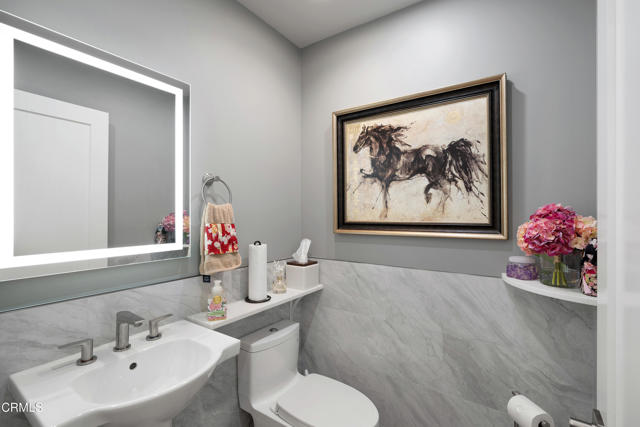4428 Oakwood Avenue, La Canada Flintridge CA: https://media.crmls.org/mediaz/7908c0b0-417c-4a2c-a661-8e579f833c91.jpg