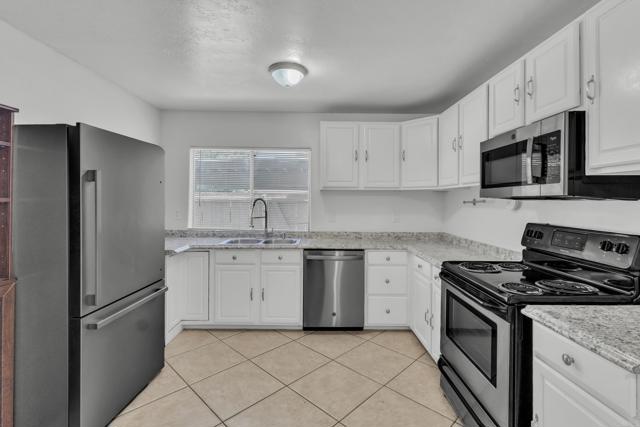 Detail Gallery Image 4 of 23 For 237 Rancho Dr #C,  Chula Vista,  CA 91911 - 3 Beds | 1/1 Baths