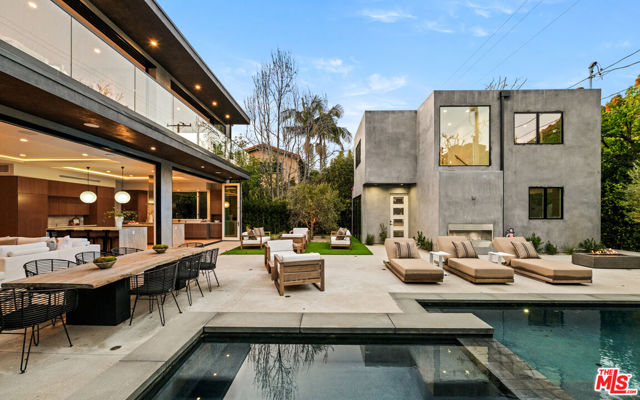 615 23rd Street, Santa Monica CA: https://media.crmls.org/mediaz/7908dae0-a5cd-44cf-85b8-2a122cc186ae.jpg