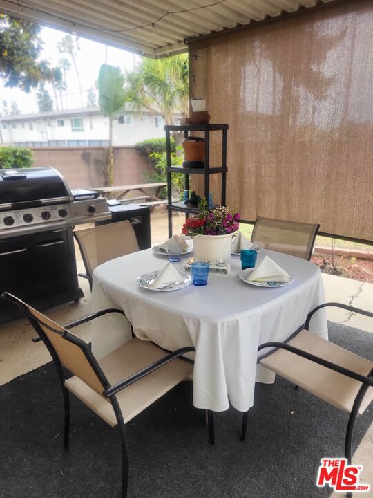 10725 S 8th Avenue, Inglewood CA: https://media.crmls.org/mediaz/790973e7-b9ec-4044-8774-1968e2d08653.jpg