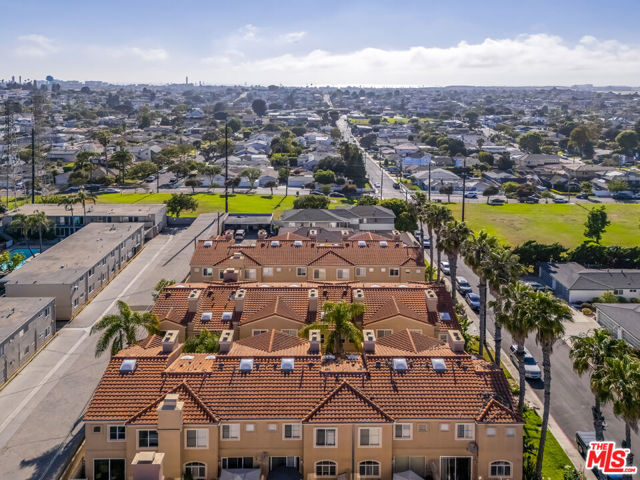 1630 E Palm Avenue, El Segundo CA: https://media.crmls.org/mediaz/7909918e-1941-4c0c-b332-cf043dcf8f7c.jpg