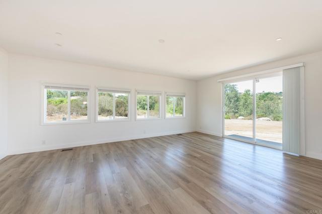 28676 Mountain Lilac Road, Escondido CA: https://media.crmls.org/mediaz/7909969f-2ab9-4f13-a0d8-bbc9caffcd51.jpg