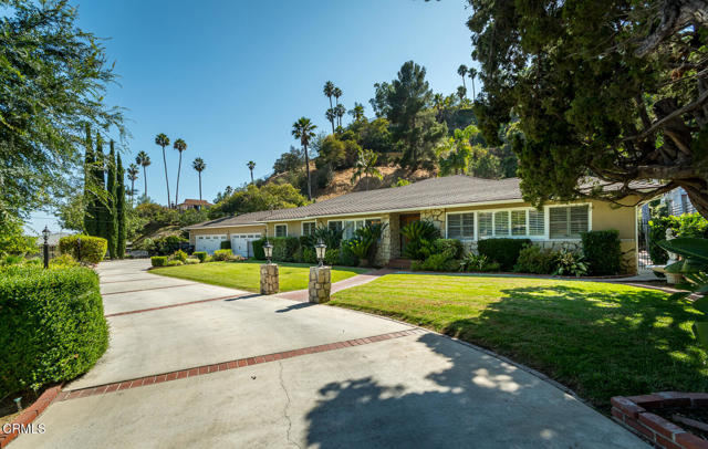 1535 Glenmont Drive, Glendale CA: https://media.crmls.org/mediaz/7909fa58-ad36-47ab-93c1-bb6a739b49d2.jpg