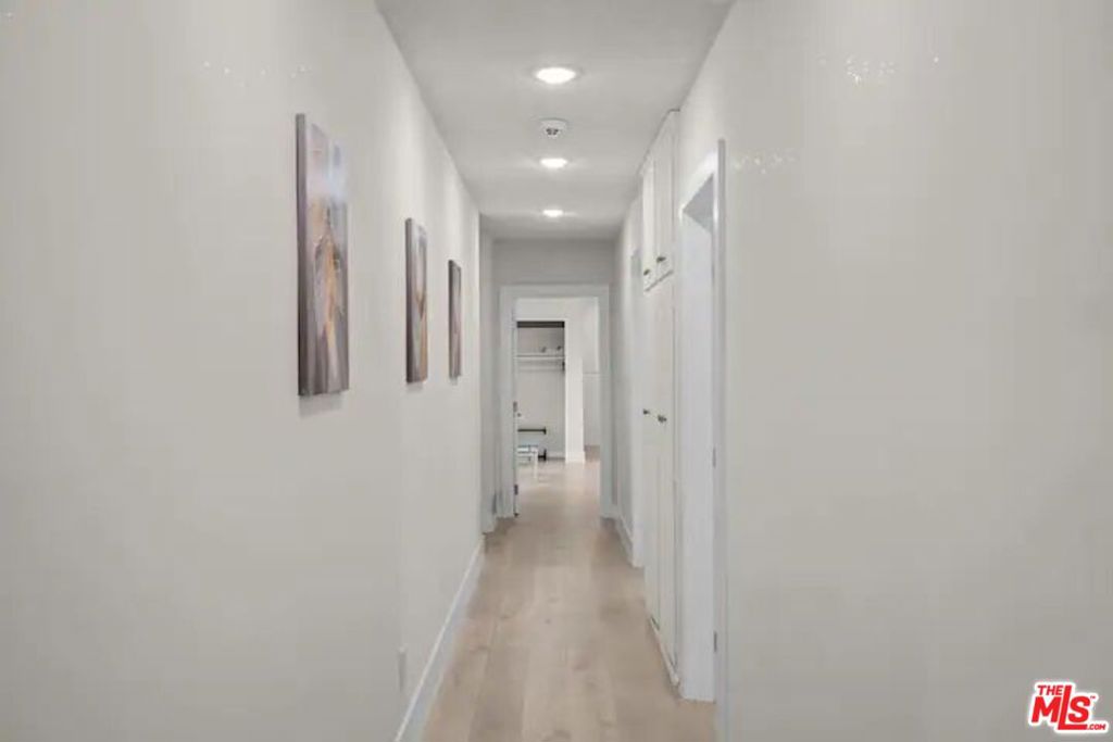 https://media.crmls.org/mediaz/790a60ab-2d9a-4e7a-ba19-f0ed17b6aa64.jpg?preset=X-Large