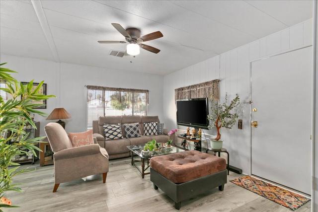 36 Club Circle Drive, Palm Springs CA: https://media.crmls.org/mediaz/790a8c86-ac01-41fa-b574-753d0d61dc7e.jpg