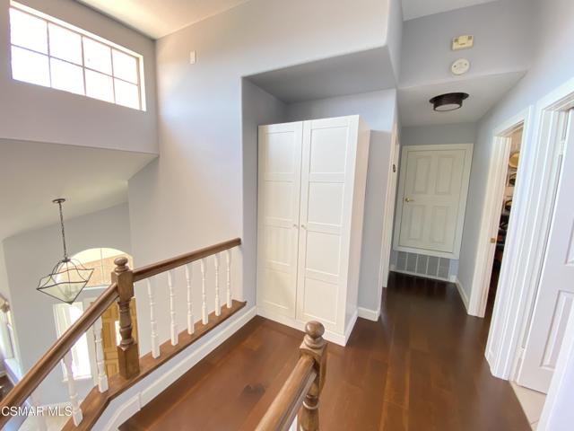 1061 Shoal Creek Court, Simi Valley CA: https://media.crmls.org/mediaz/790acb32-f8da-460f-a92e-a40179a0a536.jpg
