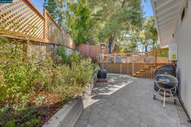 795 Canyon Rd, Redwood City CA: https://media.crmls.org/mediaz/790ba26c-17b4-4748-9a7c-8ab4efff11a1.jpg