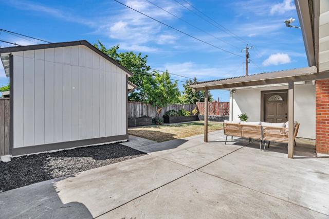 3332 Pepper Tree Lane, San Jose CA: https://media.crmls.org/mediaz/790c8ca5-aab2-478c-8318-4d7f2a3b9f77.jpg
