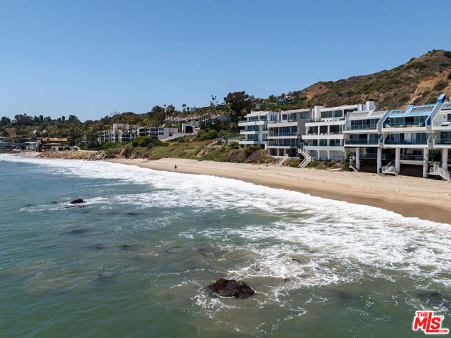 26520 Latigo Shore Drive, Malibu CA: https://media.crmls.org/mediaz/790d2e81-8793-4993-93e8-b9c94cd2a894.jpg