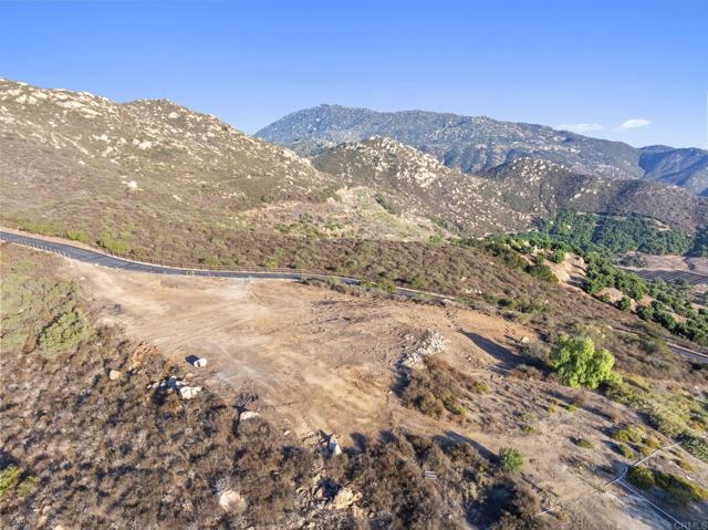 18010 Sunset Point Road, Poway CA: https://media.crmls.org/mediaz/790db0a3-dbe2-4a4a-af3f-e84401410eb2.jpg
