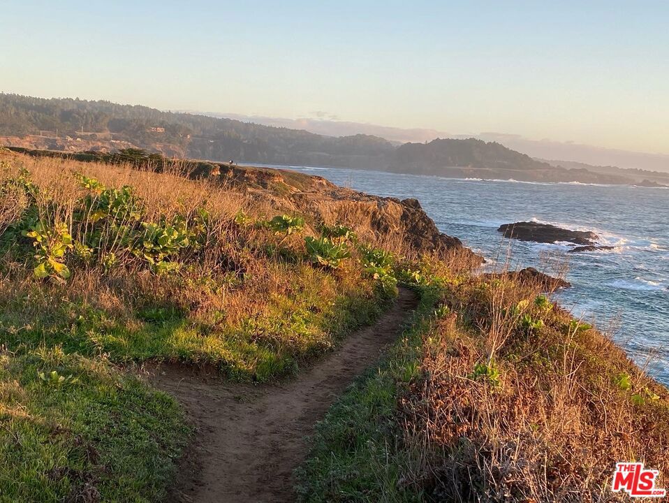 https://media.crmls.org/mediaz/790e63a5-4408-4f37-a957-60962b9bb63a.jpg?preset=X-Large