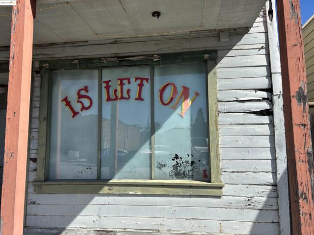 39 Main St, Isleton CA: https://media.crmls.org/mediaz/790e6d75-9b51-4e67-803e-bb8b13d35282.jpg