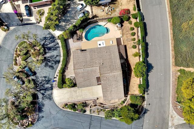 17240 Cuvee Ct, Poway CA: https://media.crmls.org/mediaz/790ebe3d-ea9f-4033-9585-8ae877c4522c.jpg