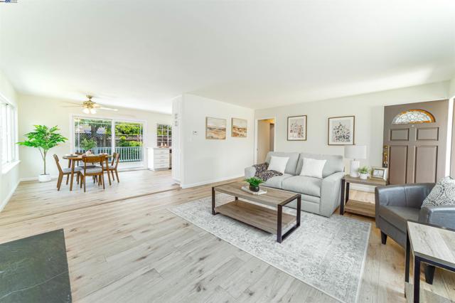 709 Covina Way, Fremont CA: https://media.crmls.org/mediaz/790ee29c-3517-4948-b49f-91db386f5a43.jpg