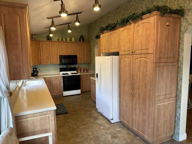 Detail Gallery Image 9 of 44 For 5252 Harvest Ct, Oceanside,  CA 92057 - 3 Beds | 2 Baths