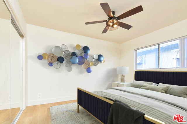 204 N Manhattan Place, Los Angeles CA: https://media.crmls.org/mediaz/790f270d-860c-49b4-8196-e3ba14207b42.jpg