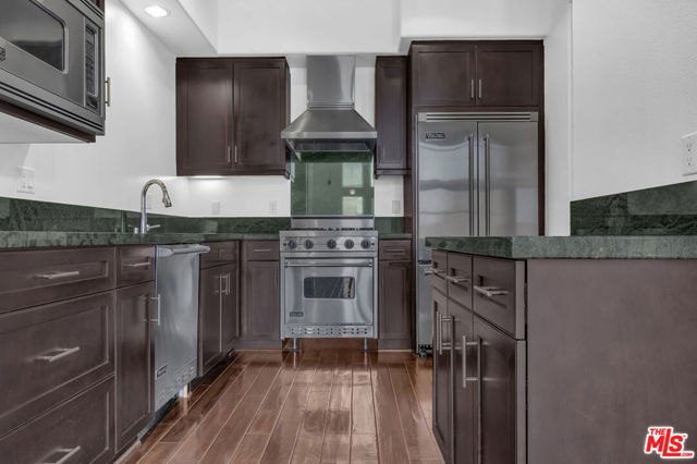 4050 GLENCOE Avenue, Marina del Rey CA: https://media.crmls.org/mediaz/790f3f03-f027-4f70-ae2a-99f7e29eaeaa.jpg