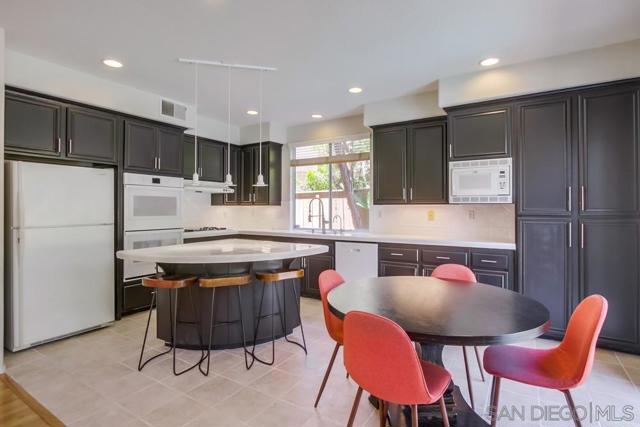 11523 Sun Ray Ct, San Diego CA: https://media.crmls.org/mediaz/791008e3-b218-41ff-8f35-8a48739fb9c5.jpg