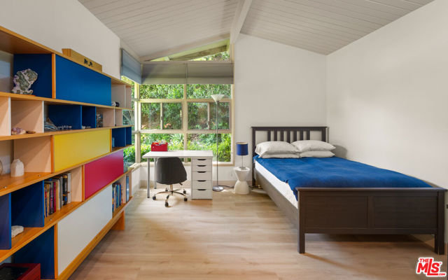 11556 Bellagio Road, Los Angeles CA: https://media.crmls.org/mediaz/791097ba-8303-41c1-8cc9-65301e43d5a5.jpg