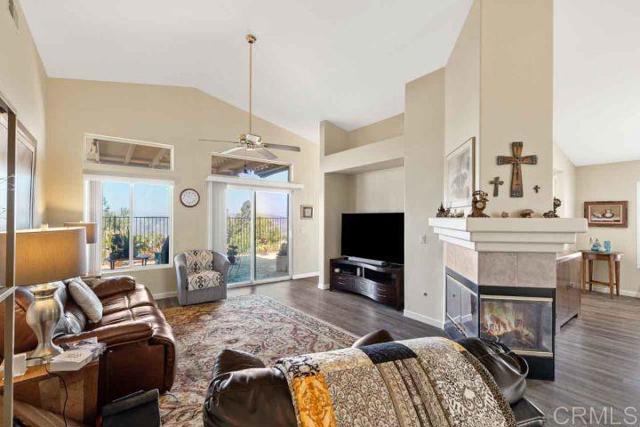 2307 Columbine Drive, Alpine CA: https://media.crmls.org/mediaz/79110264-f758-437a-bc16-cf41131d2a99.jpg