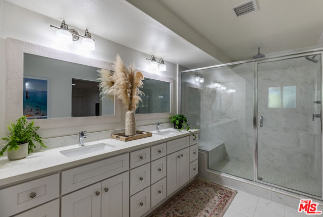 5 Bed Home for Sale in Los Angeles, California