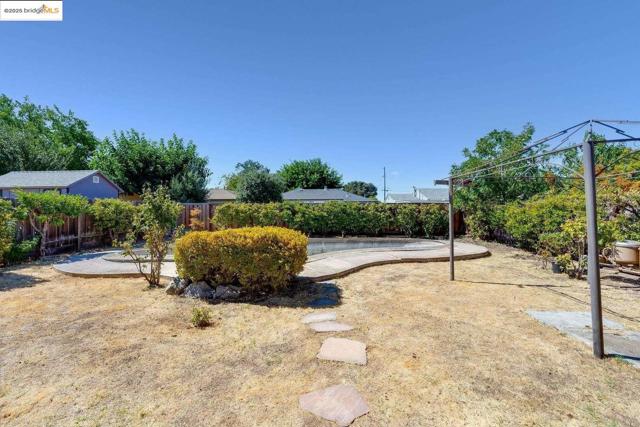 2840 Mount Diablo ST, Concord CA: https://media.crmls.org/mediaz/791128ff-92bd-46f8-b388-f621c4e261c6.jpg