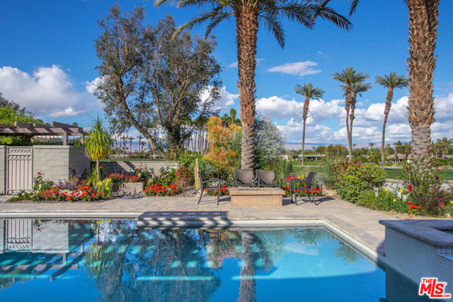 4 Trinity Court, Rancho Mirage CA: https://media.crmls.org/mediaz/7911a685-a713-4cca-846a-bc3b736aa307.jpg