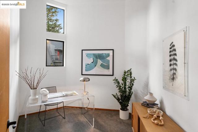 2112 Manzanita Dr, Oakland CA: https://media.crmls.org/mediaz/7912cbd3-7edd-4766-b70c-89bef9801209.jpg