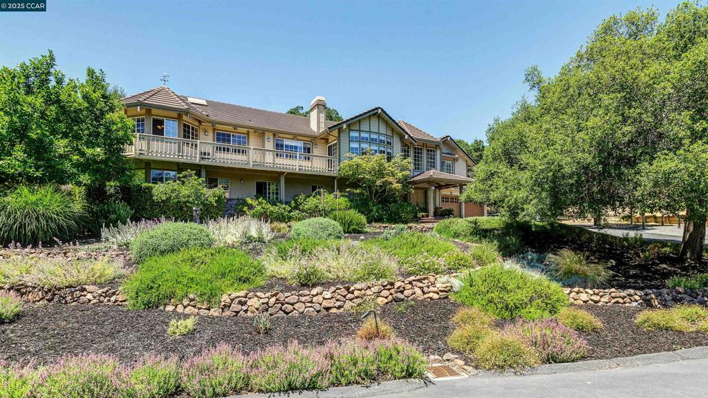 3434 Woodview Dr