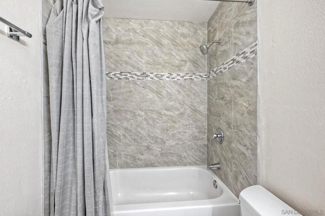 3436 Thunder Dr, Oceanside CA: https://media.crmls.org/mediaz/79132bb7-a896-42f9-ad15-1ab139b8203c.jpg