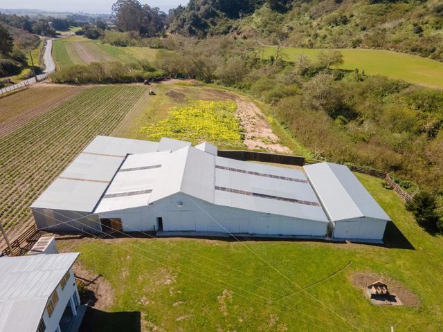 840 Frenchmans Creek Road, Half Moon Bay CA: https://media.crmls.org/mediaz/791344fe-a552-4f28-b1e6-aa8c3a4a1df3.jpg
