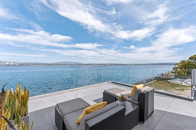 5 Spinnaker Way, Coronado CA: https://media.crmls.org/mediaz/79141899-7c69-46f0-a68f-5ca25ee2d88e.jpg
