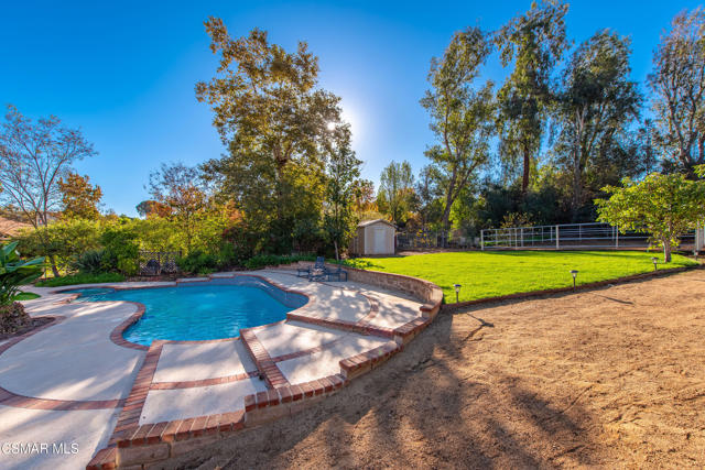 952 Carefree Drive, Simi Valley CA: https://media.crmls.org/mediaz/791443c7-3110-4d42-982a-49eefe04a02c.jpg