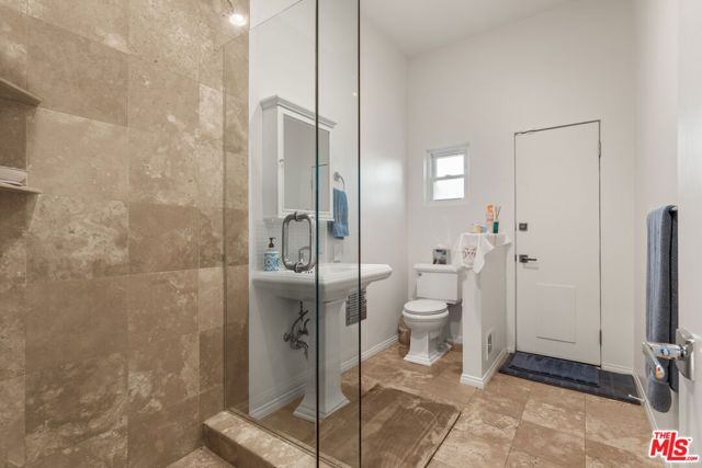 3340 Scadlock Lane, Sherman Oaks CA: https://media.crmls.org/mediaz/7914bd6d-35d7-460a-bc22-66651d074c8c.jpg