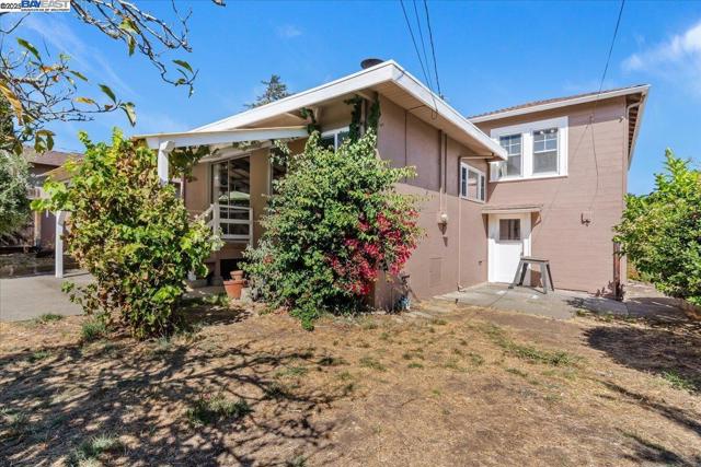 137 Viewmont Ave, Vallejo CA: https://media.crmls.org/mediaz/7914c494-61f4-423e-8e9d-c4bc415ffe62.jpg