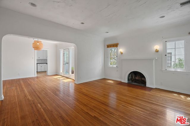 2558 Kelton Avenue, Los Angeles CA: https://media.crmls.org/mediaz/79151e04-79e5-48db-9593-538df2f4d1a8.jpg
