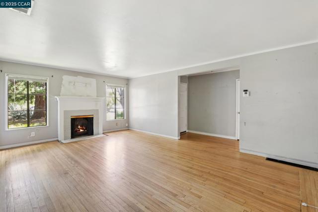 1580 3rd Ave, Walnut Creek CA: https://media.crmls.org/mediaz/79153506-569e-49db-8cef-8612fa98c514.jpg