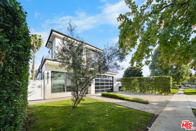 5812 Willis Avenue, Sherman Oaks CA: https://media.crmls.org/mediaz/7915a0db-dd3d-404b-a7ee-4a09831ad1dc.jpg