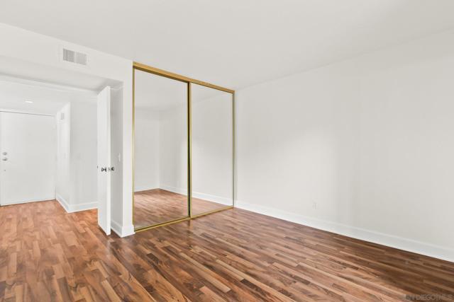 10325 Caminito Cuervo, San Diego CA: https://media.crmls.org/mediaz/7915cf85-98fe-4723-9afe-af4c07209d42.jpg