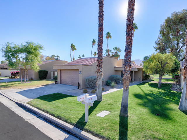 7529 Regency Drive, Palm Springs CA: https://media.crmls.org/mediaz/79167b7b-0d20-4239-9ce3-9b2f1a303f8b.jpg