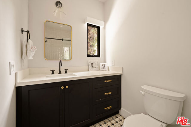 459 N Crescent Heights Boulevard, Los Angeles CA: https://media.crmls.org/mediaz/7916d7ac-f635-4882-834b-24943a4d79f0.jpg
