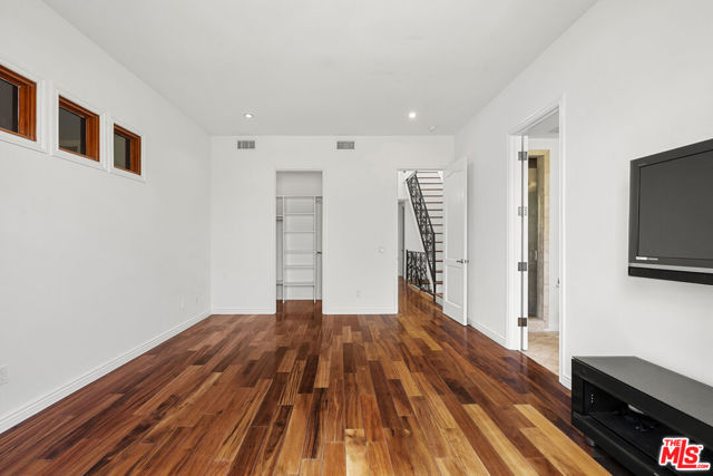 744 North Alfred Street, 104 photo 25