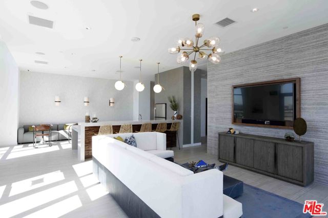 707 E Ocean Boulevard, Long Beach CA: https://media.crmls.org/mediaz/7917c460-e245-426b-9684-cf5a79ac4752.jpg