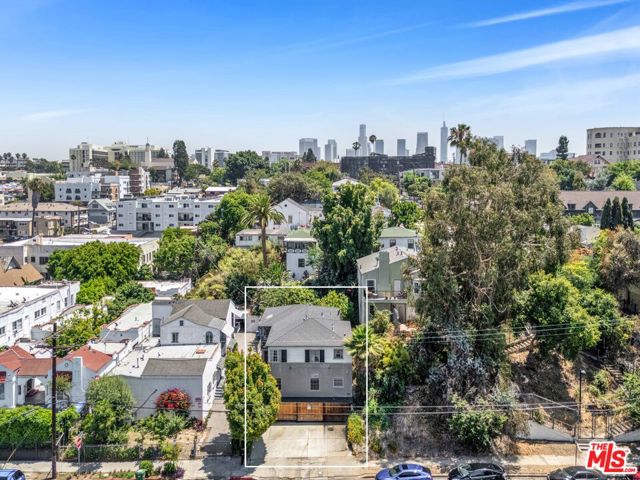 422 S Coronado Street, Los Angeles CA: https://media.crmls.org/mediaz/7918102a-6dc7-411a-8fcd-7a7c1b839a65.jpg
