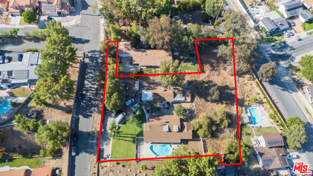 27933 Magic Mountain Lane, Canyon Country CA: https://media.crmls.org/mediaz/7918218a-a643-4dd3-8265-658b0a0811a3.jpg