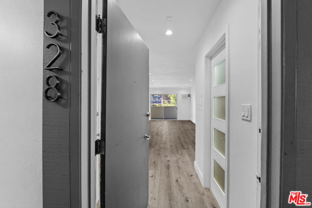 960 Larrabee Street, 328 photo 7